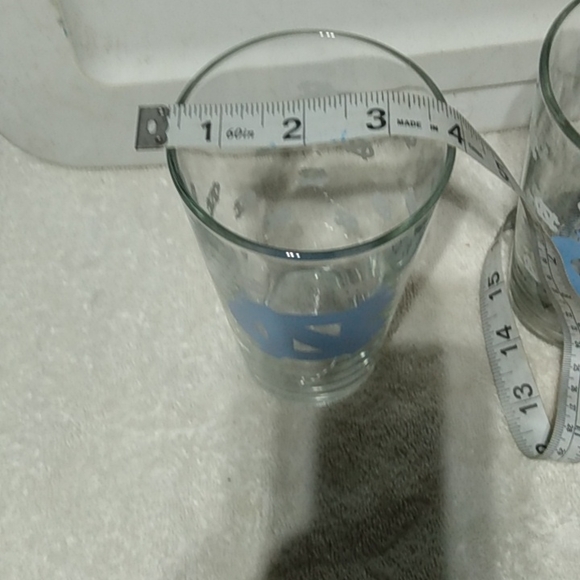 Great 🎁 University of North Carolina Tar Heels (2) Glasses - Picture 3 of 6